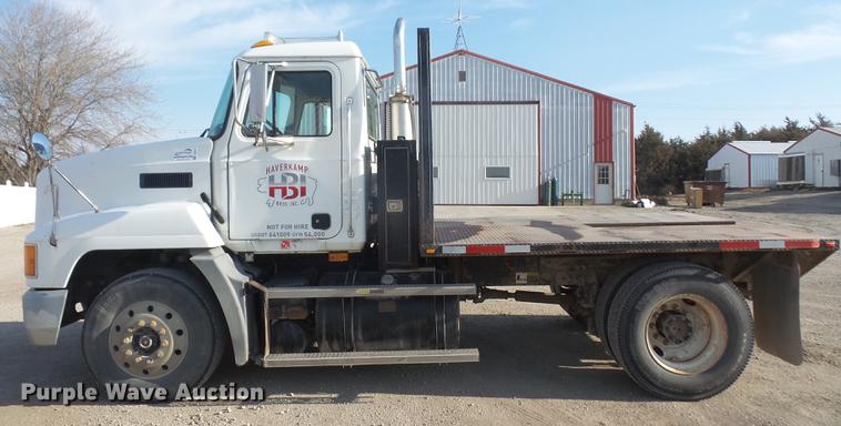 image for item DB6211 2000 Mack CH612 flatbed truck