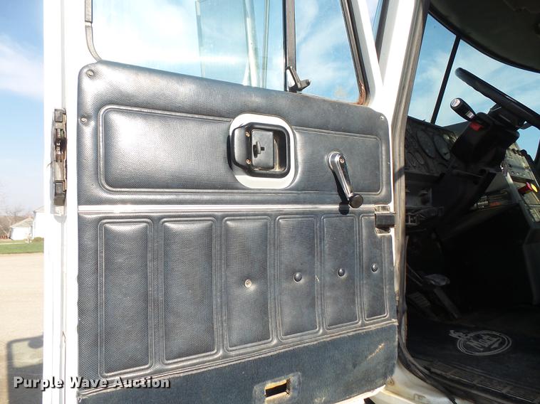 image for item DB6211 2000 Mack CH612 flatbed truck