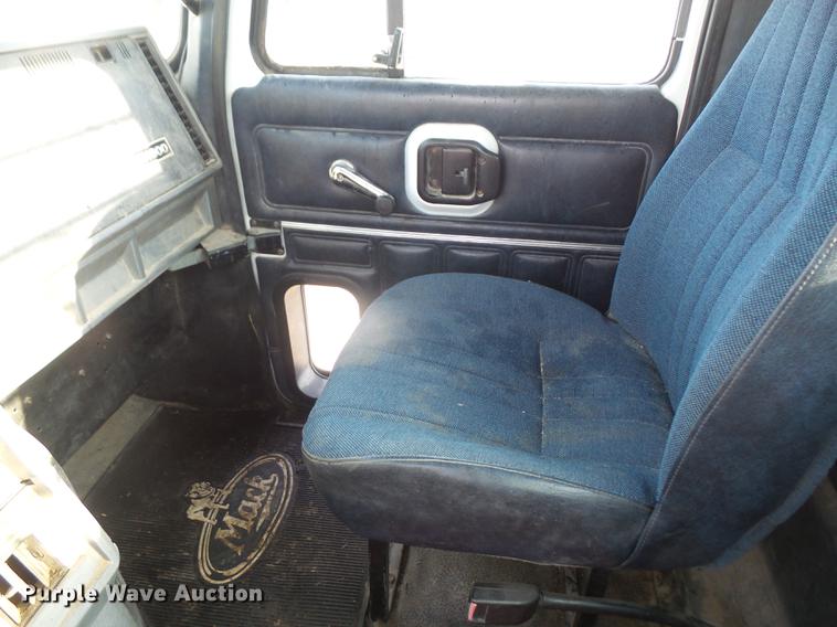 image for item DB6211 2000 Mack CH612 flatbed truck