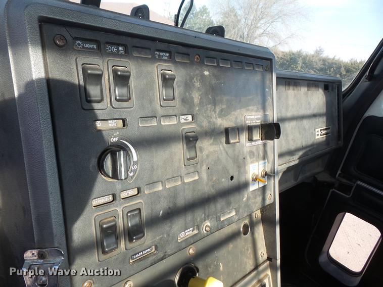 image for item DB6211 2000 Mack CH612 flatbed truck