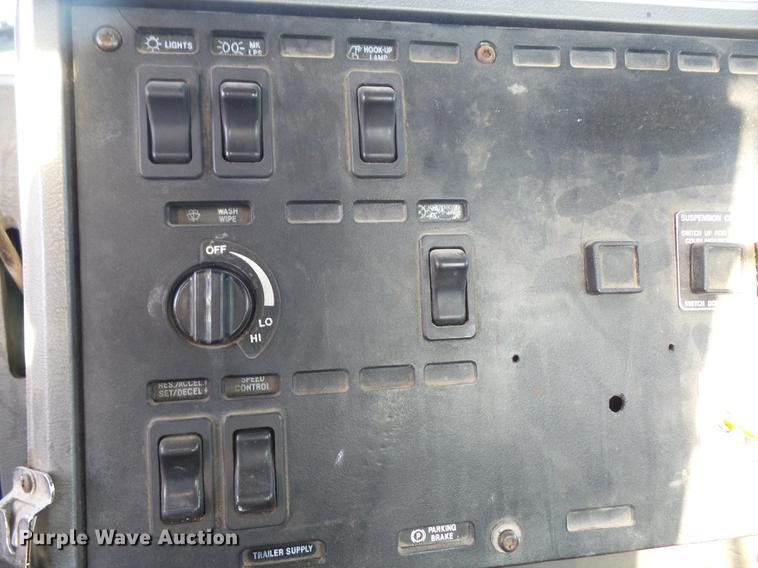 image for item DB6211 2000 Mack CH612 flatbed truck