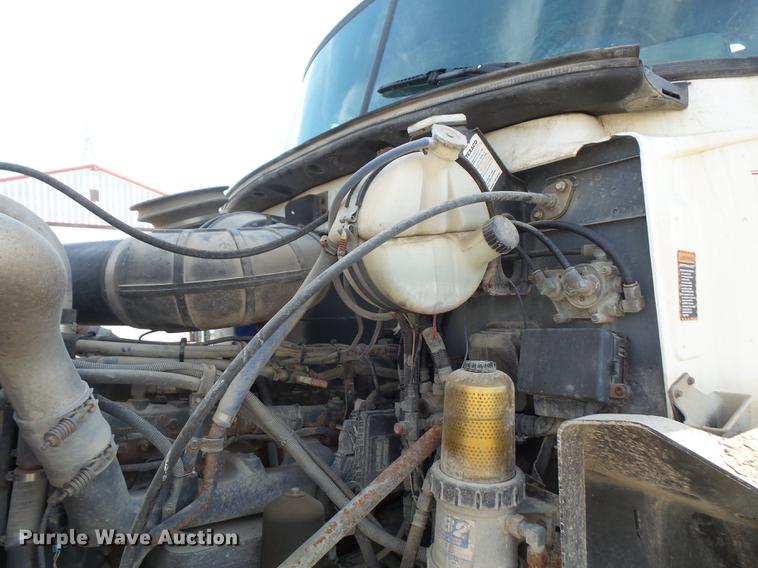 image for item DB6211 2000 Mack CH612 flatbed truck