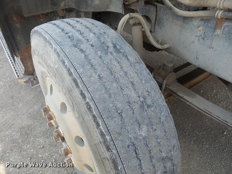 image for item DB6211 2000 Mack CH612 flatbed truck