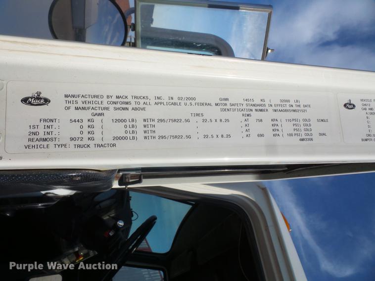 image for item DB6211 2000 Mack CH612 flatbed truck