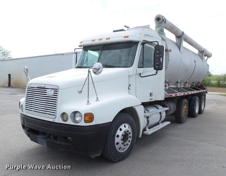 image for item DB7144 2000 Freightliner Century Class feed truck