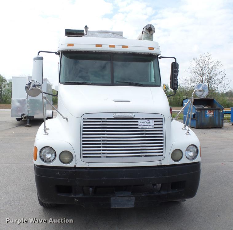 image for item DB7144 2000 Freightliner Century Class feed truck