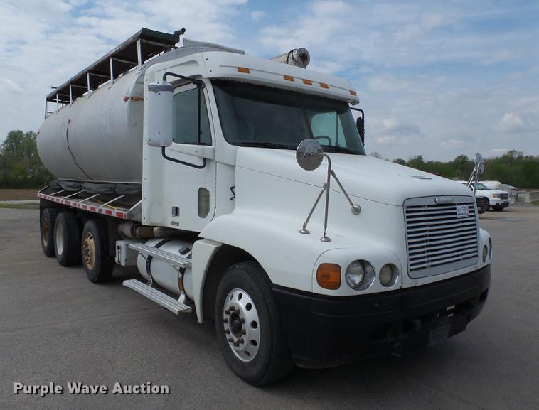 image for item DB7144 2000 Freightliner Century Class feed truck