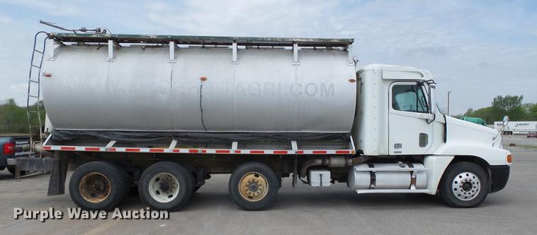 image for item DB7144 2000 Freightliner Century Class feed truck