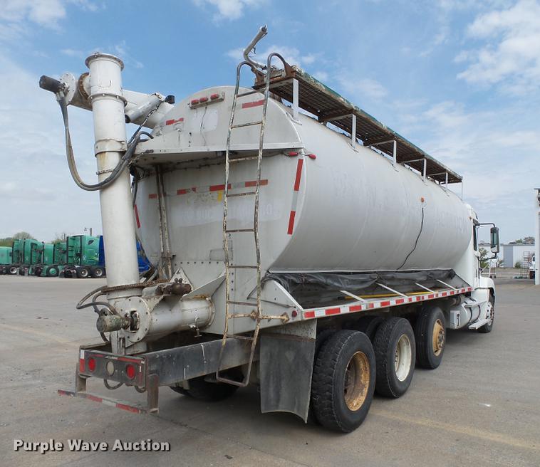 image for item DB7144 2000 Freightliner Century Class feed truck