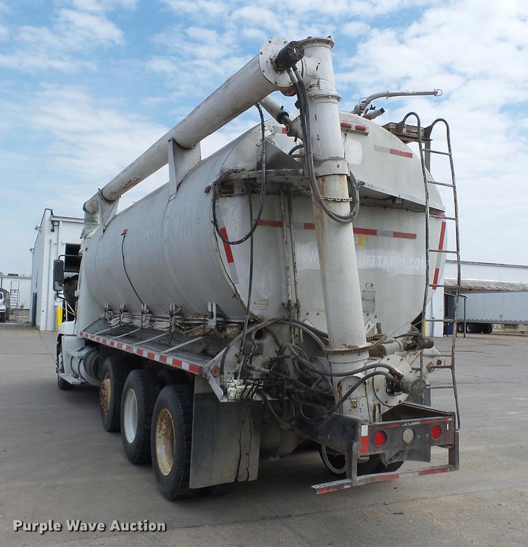 image for item DB7144 2000 Freightliner Century Class feed truck