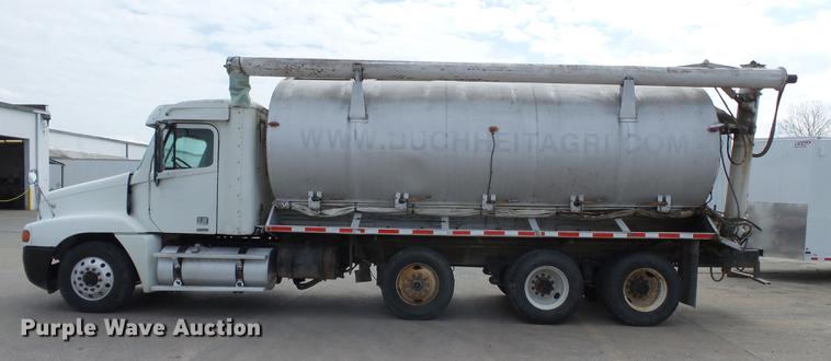 image for item DB7144 2000 Freightliner Century Class feed truck