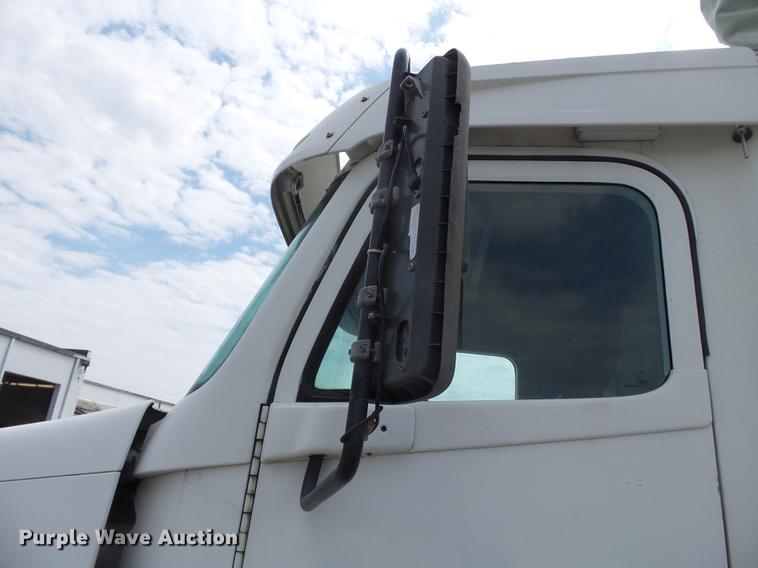 image for item DB7144 2000 Freightliner Century Class feed truck