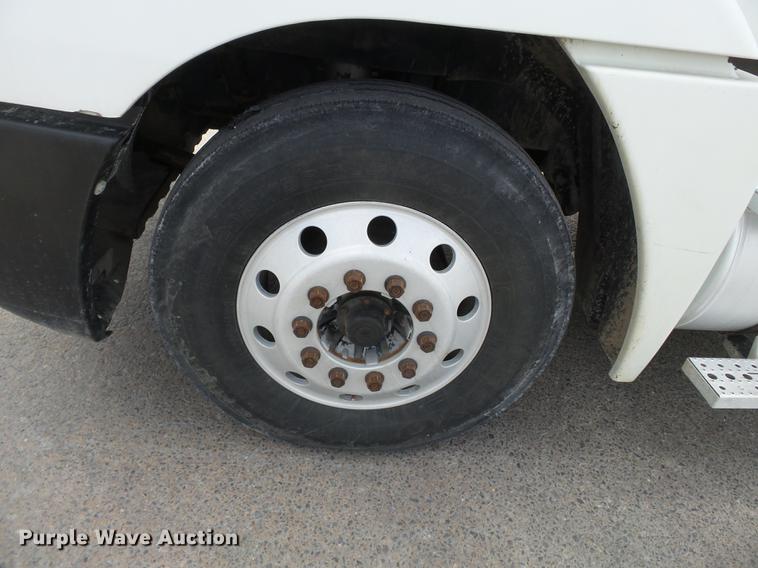 image for item DB7144 2000 Freightliner Century Class feed truck