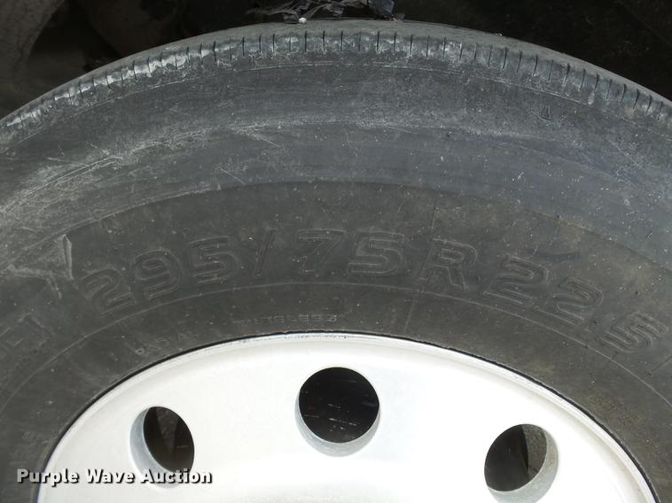 image for item DB7144 2000 Freightliner Century Class feed truck