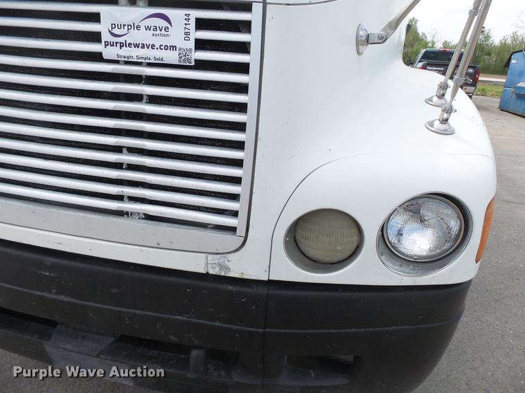 image for item DB7144 2000 Freightliner Century Class feed truck