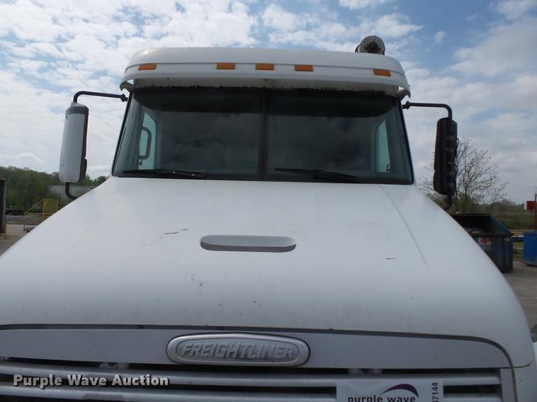 image for item DB7144 2000 Freightliner Century Class feed truck