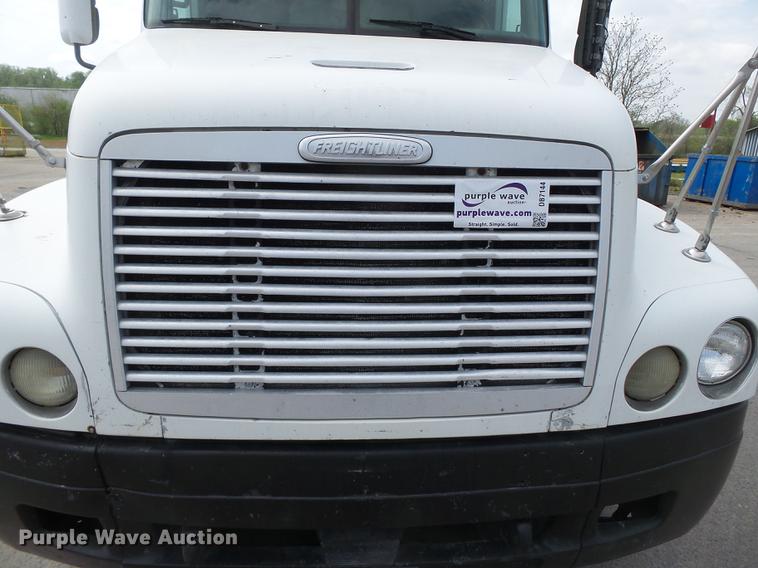 image for item DB7144 2000 Freightliner Century Class feed truck