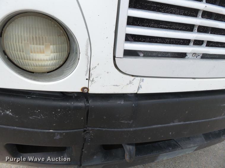 image for item DB7144 2000 Freightliner Century Class feed truck