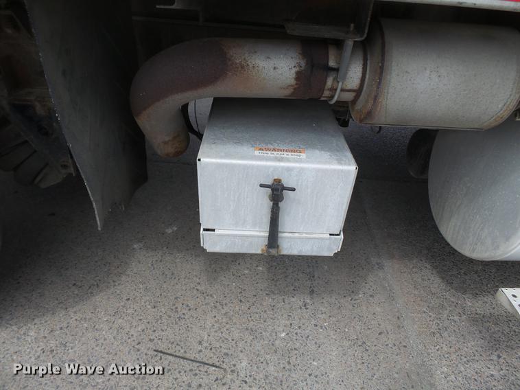 image for item DB7144 2000 Freightliner Century Class feed truck