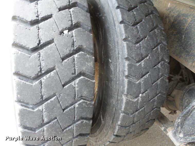 image for item DB7144 2000 Freightliner Century Class feed truck