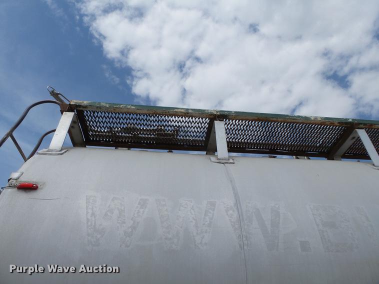 image for item DB7144 2000 Freightliner Century Class feed truck