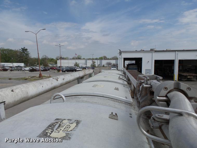 image for item DB7144 2000 Freightliner Century Class feed truck