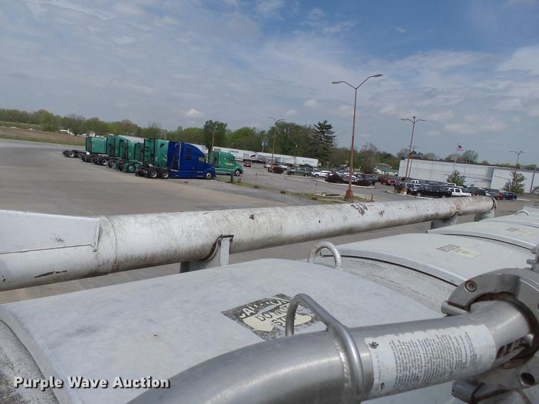 image for item DB7144 2000 Freightliner Century Class feed truck