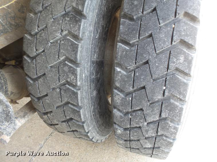 image for item DB7144 2000 Freightliner Century Class feed truck