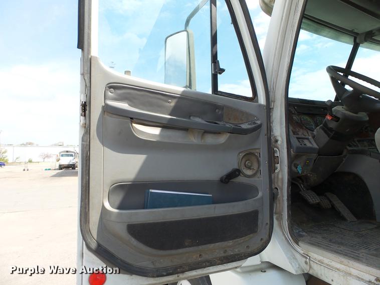 image for item DB7144 2000 Freightliner Century Class feed truck