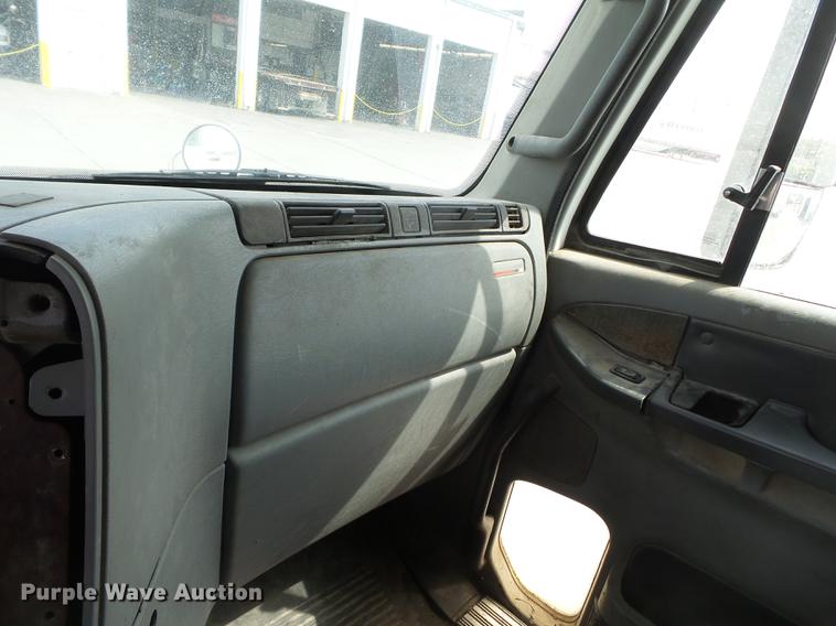 image for item DB7144 2000 Freightliner Century Class feed truck