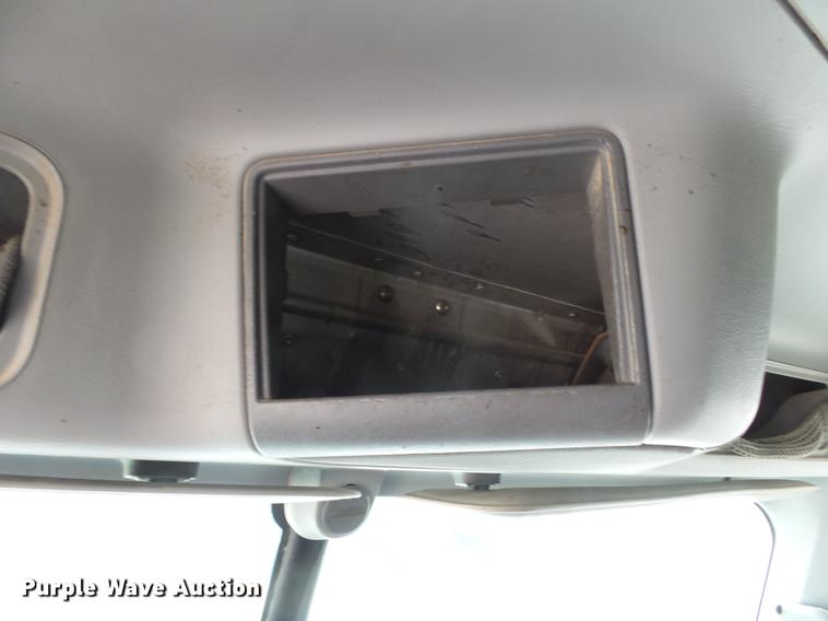 image for item DB7144 2000 Freightliner Century Class feed truck