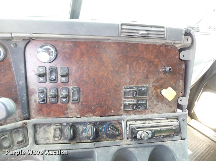 image for item DB7144 2000 Freightliner Century Class feed truck