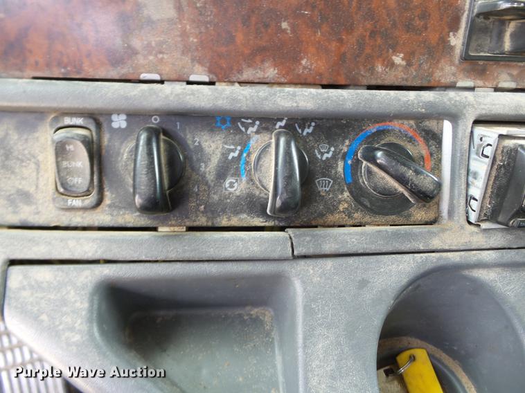 image for item DB7144 2000 Freightliner Century Class feed truck