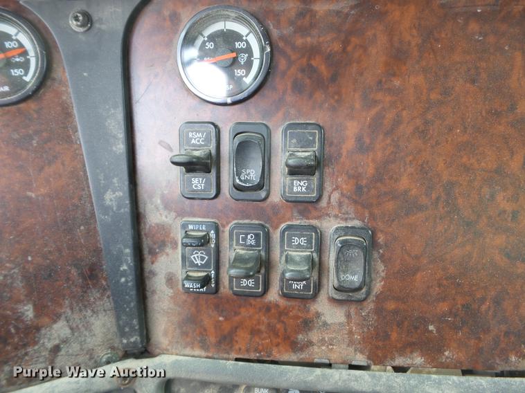 image for item DB7144 2000 Freightliner Century Class feed truck