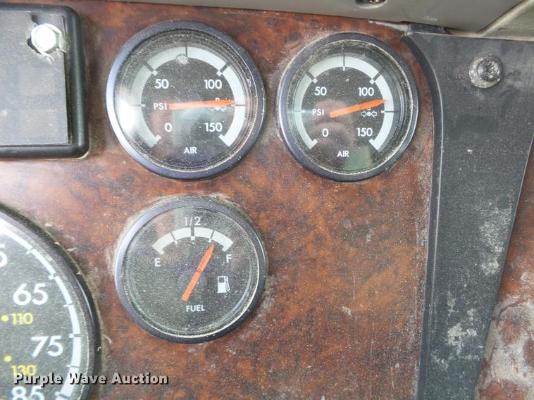 image for item DB7144 2000 Freightliner Century Class feed truck