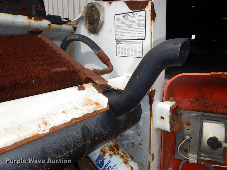 image for item DC0447 2002 Bobcat 753 skid steer
