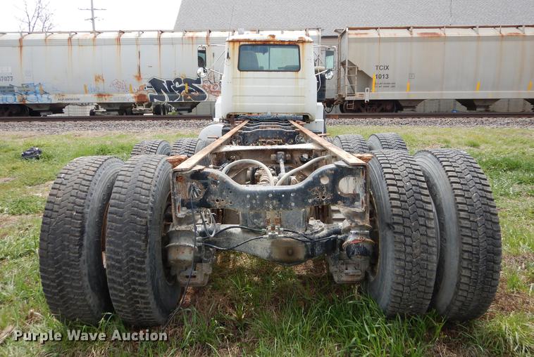 image for item DC0458 1993 Mack RD690S truck cab and chassis