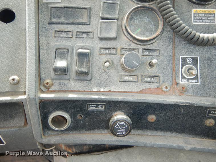 image for item DC0458 1993 Mack RD690S truck cab and chassis