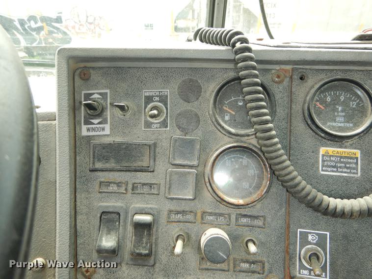 image for item DC0458 1993 Mack RD690S truck cab and chassis