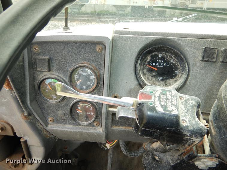 image for item DC0458 1993 Mack RD690S truck cab and chassis