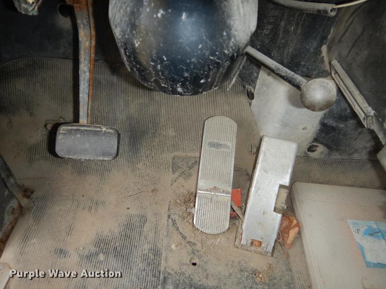 image for item DC0458 1993 Mack RD690S truck cab and chassis