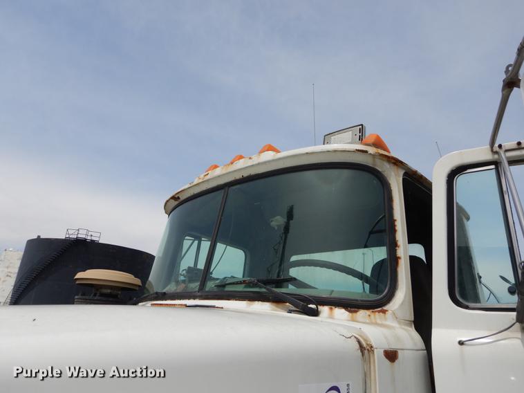 image for item DC0458 1993 Mack RD690S truck cab and chassis