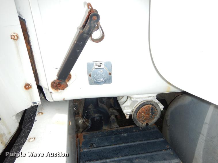 image for item DC0458 1993 Mack RD690S truck cab and chassis