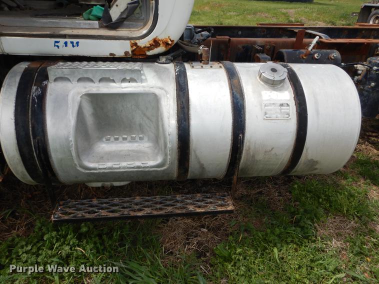 image for item DC0458 1993 Mack RD690S truck cab and chassis