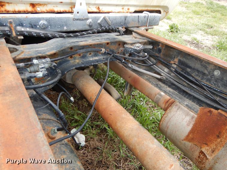 image for item DC0458 1993 Mack RD690S truck cab and chassis