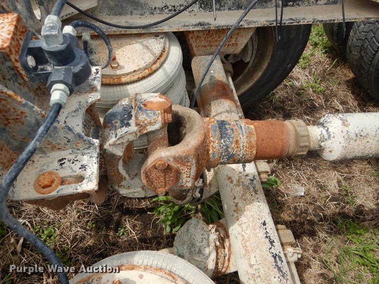 image for item DC0458 1993 Mack RD690S truck cab and chassis