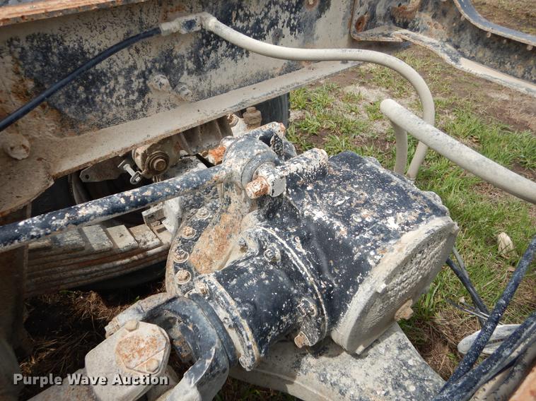 image for item DC0458 1993 Mack RD690S truck cab and chassis