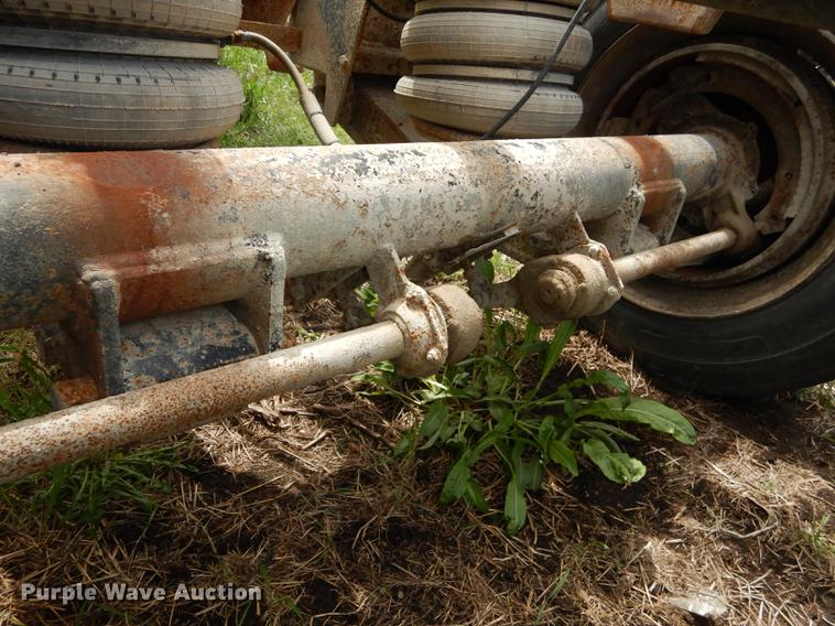 image for item DC0458 1993 Mack RD690S truck cab and chassis