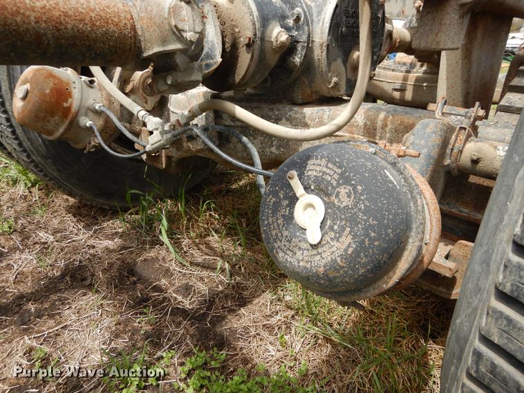 image for item DC0458 1993 Mack RD690S truck cab and chassis