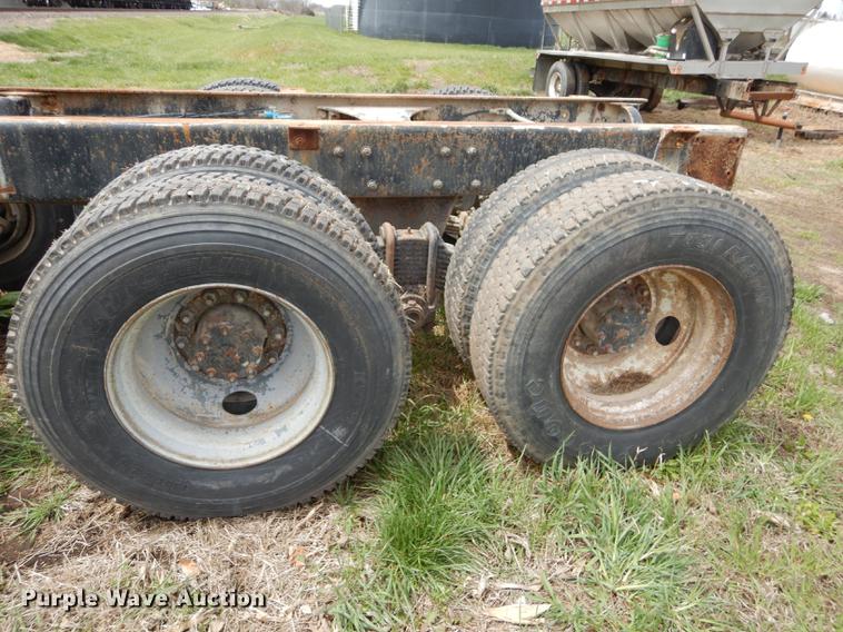 image for item DC0458 1993 Mack RD690S truck cab and chassis